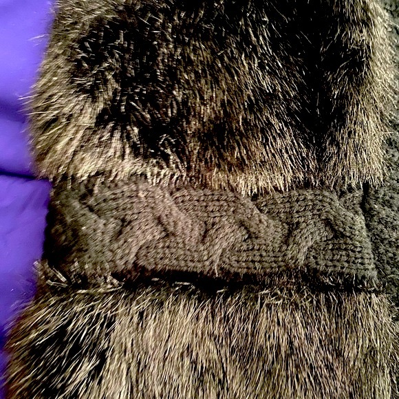 KIKIT Original Knits, Large, fur and cable knit design - Picture 4 of 6